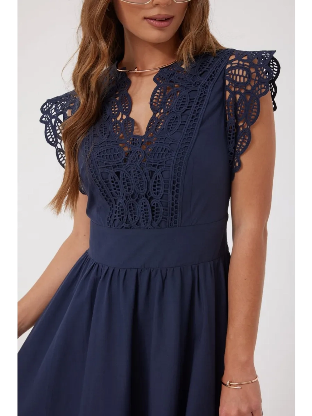 Летнее платье из хлопка с выбивкой