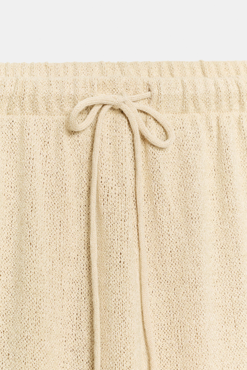 БРЮКИ ИЗ ФАКТУРНОЙ ТКАНИ С РАЗРЕЗАМИ — ZARA