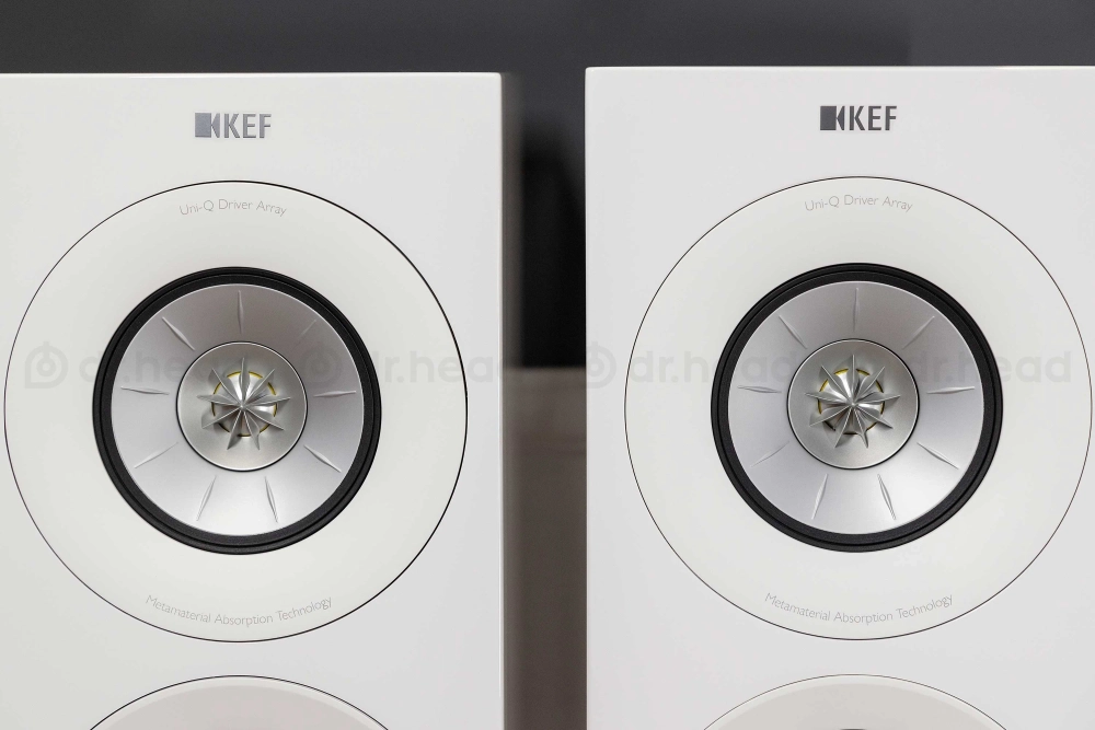 KEF R3 Meta White Gloss трехполосная полочная пассивная акустическая система (пара)