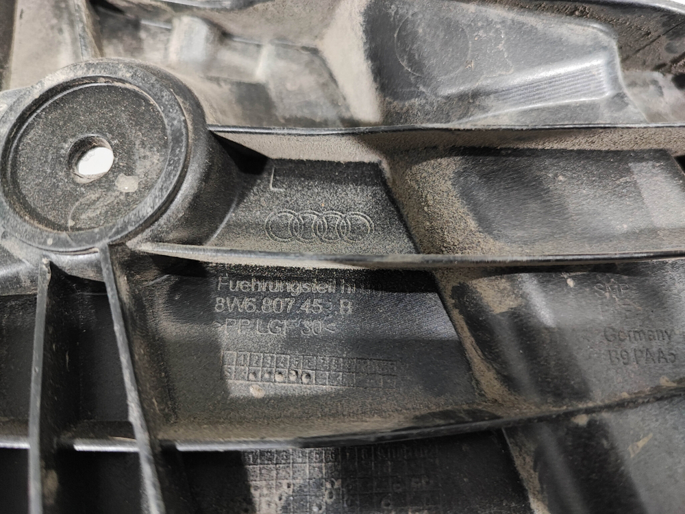 Кронштейн заднего бампера левый Audi A5 (F5) 16-нв Б/У Оригинал 8W6807453B