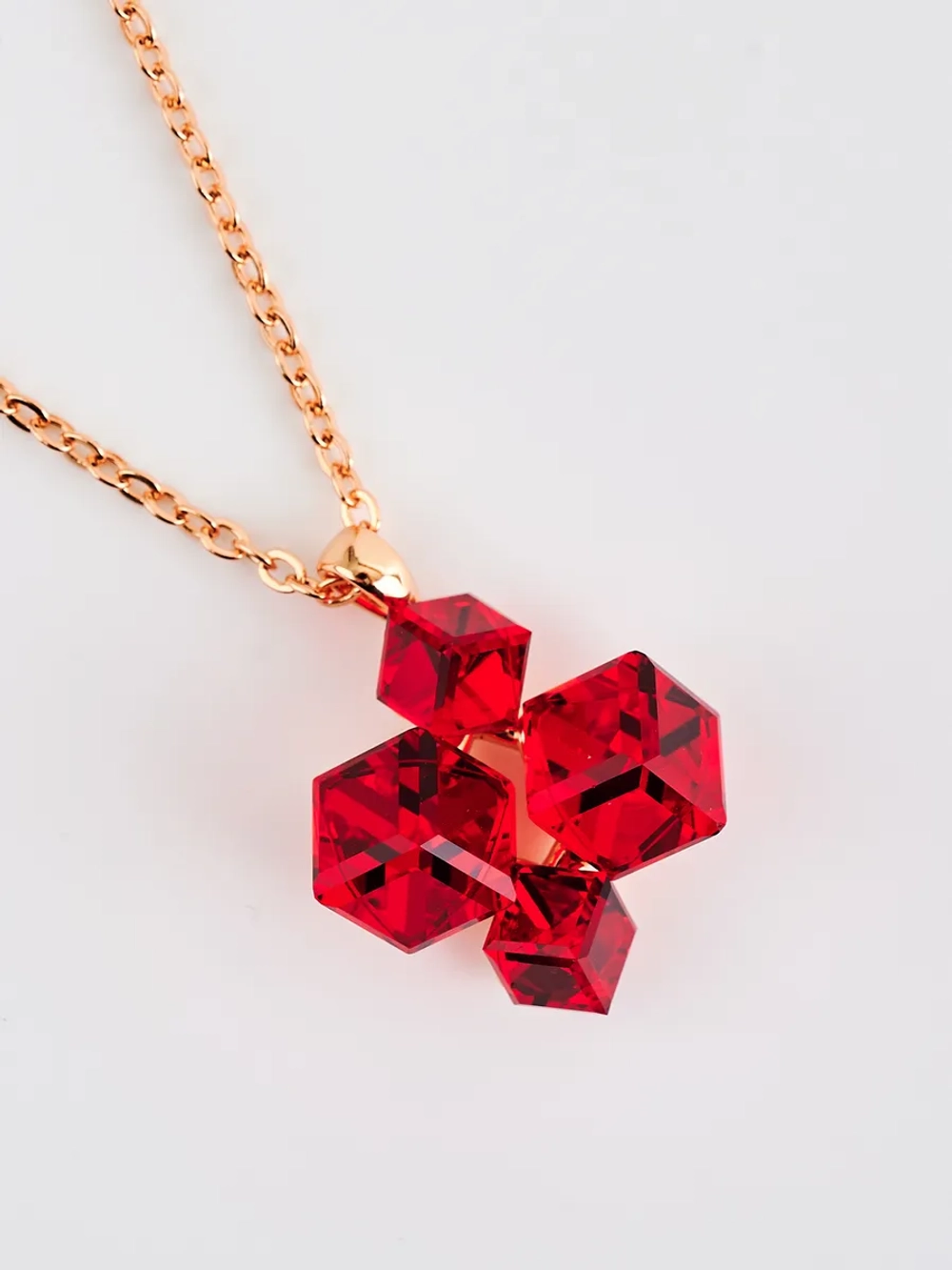 Подвеска-ромб Мираж с красными кубиками Swarovski