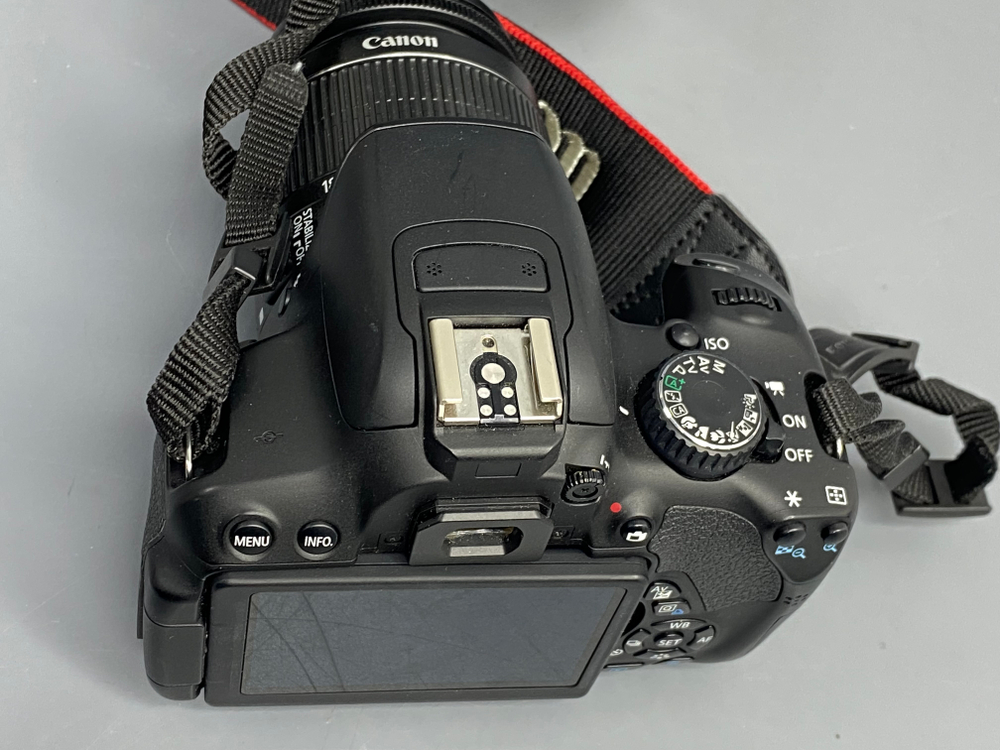 Canon EOS 650D Kit 18-55mm 3.5-5.6 IS 7.000 Кадров