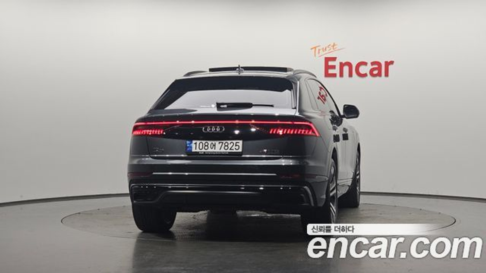 Audi Q8 55 TFSI Quattro Premium — 2023