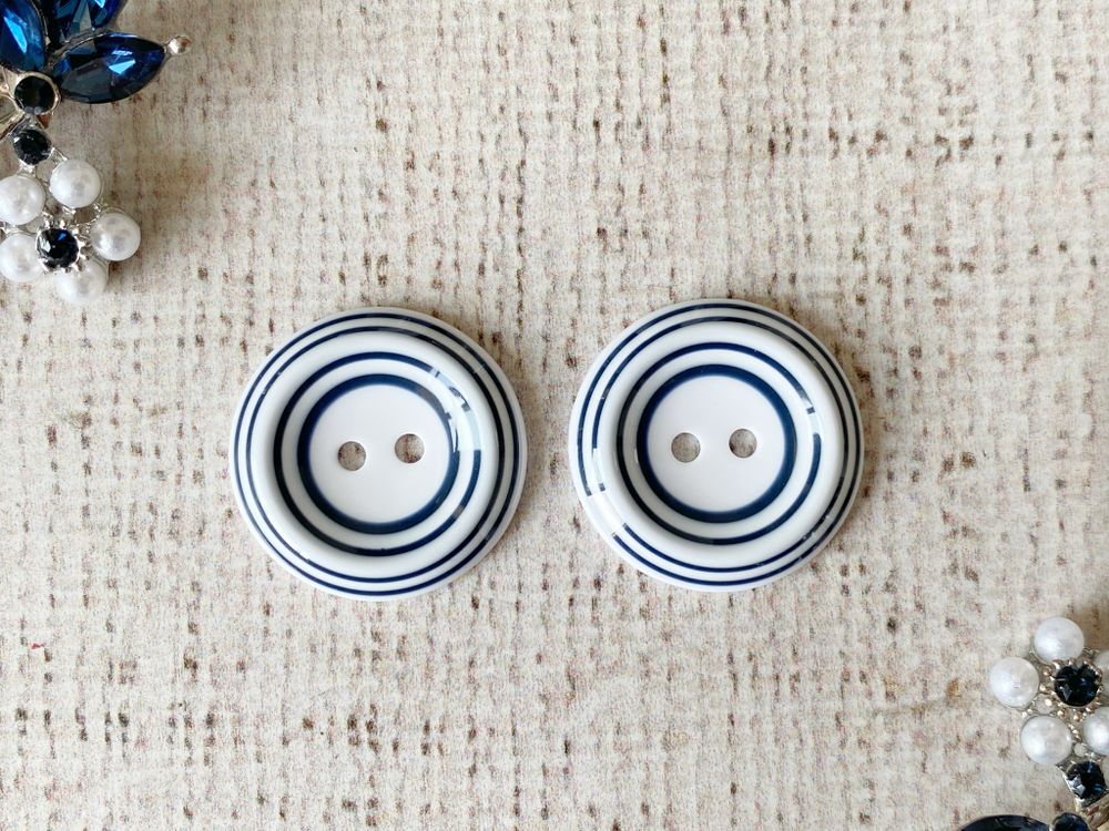 Пуговицы, d 2,5 см, 2 прокола, белый с синим