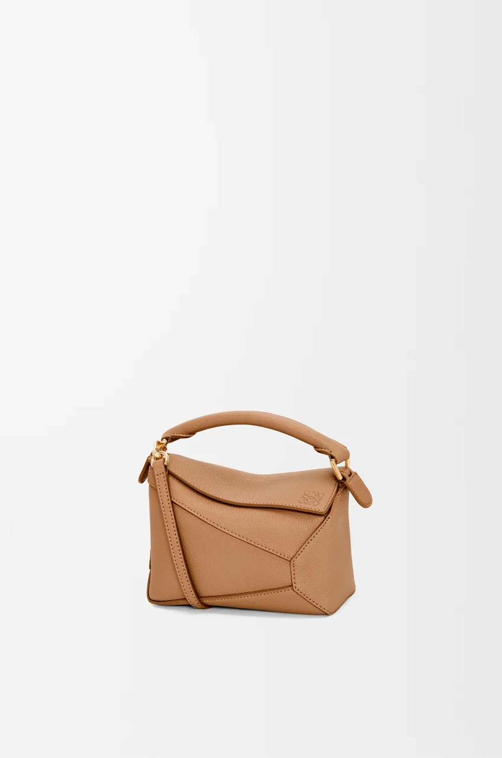 Loewe Мини-сумка Puzzle Edge из мягкой зернистой телячьей кожи, светло-коричневый