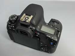 Canon EOS 77D 12.000 кадров