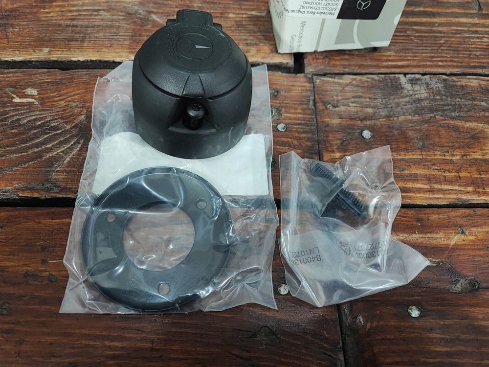 Корпус розетки фаркопа Mercedes ML (W164) Новый Оригинал A0005406824