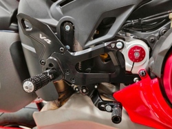 CNC Racing Регулируемый педальный узел Ducati Panigale V4 (2025 + )  PE414