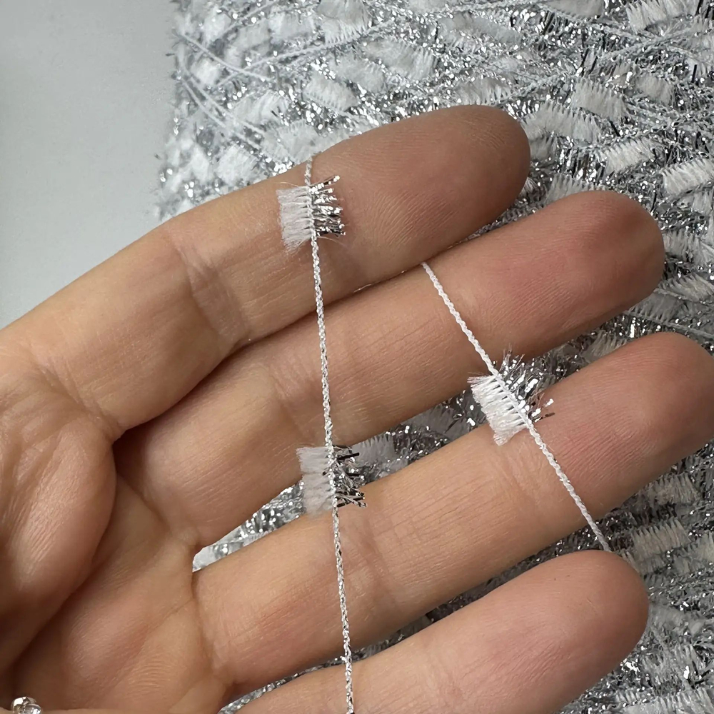 MAIA CARISIO - Vimar; вискоза, п/а, люрекс; 470м/100гр; Травка фрагментами; цвет: белый, серебро;