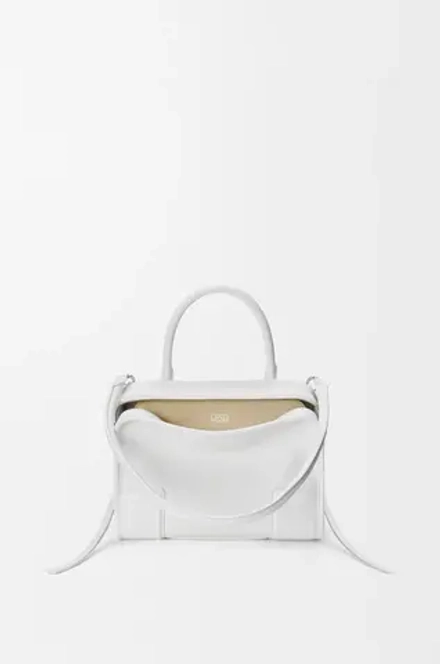 Loewe Маленькая сумка Amazona 180 из мягкой телячьей кожи, белый