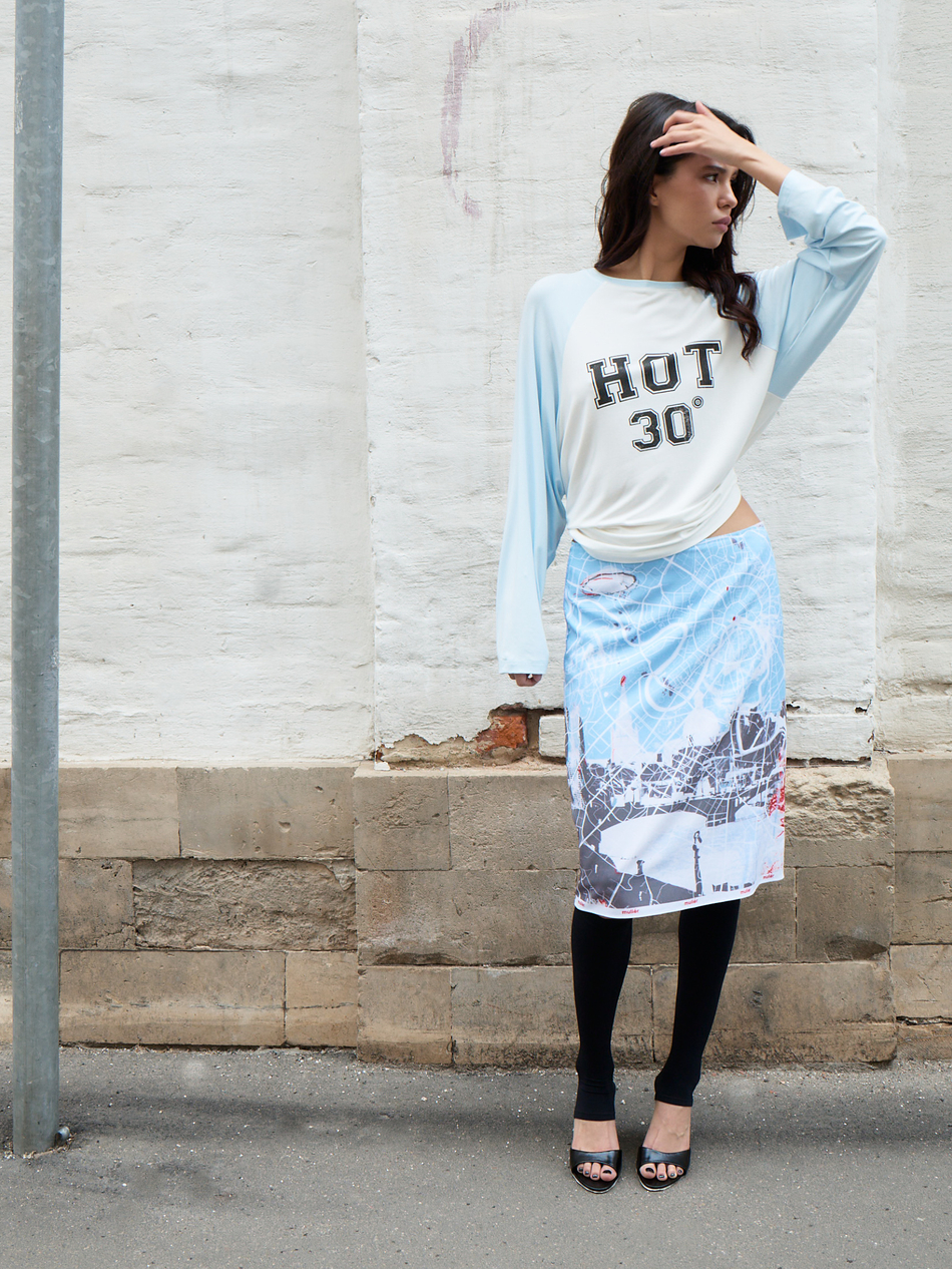 Лонгслив с контрастными рукавами "Hot"