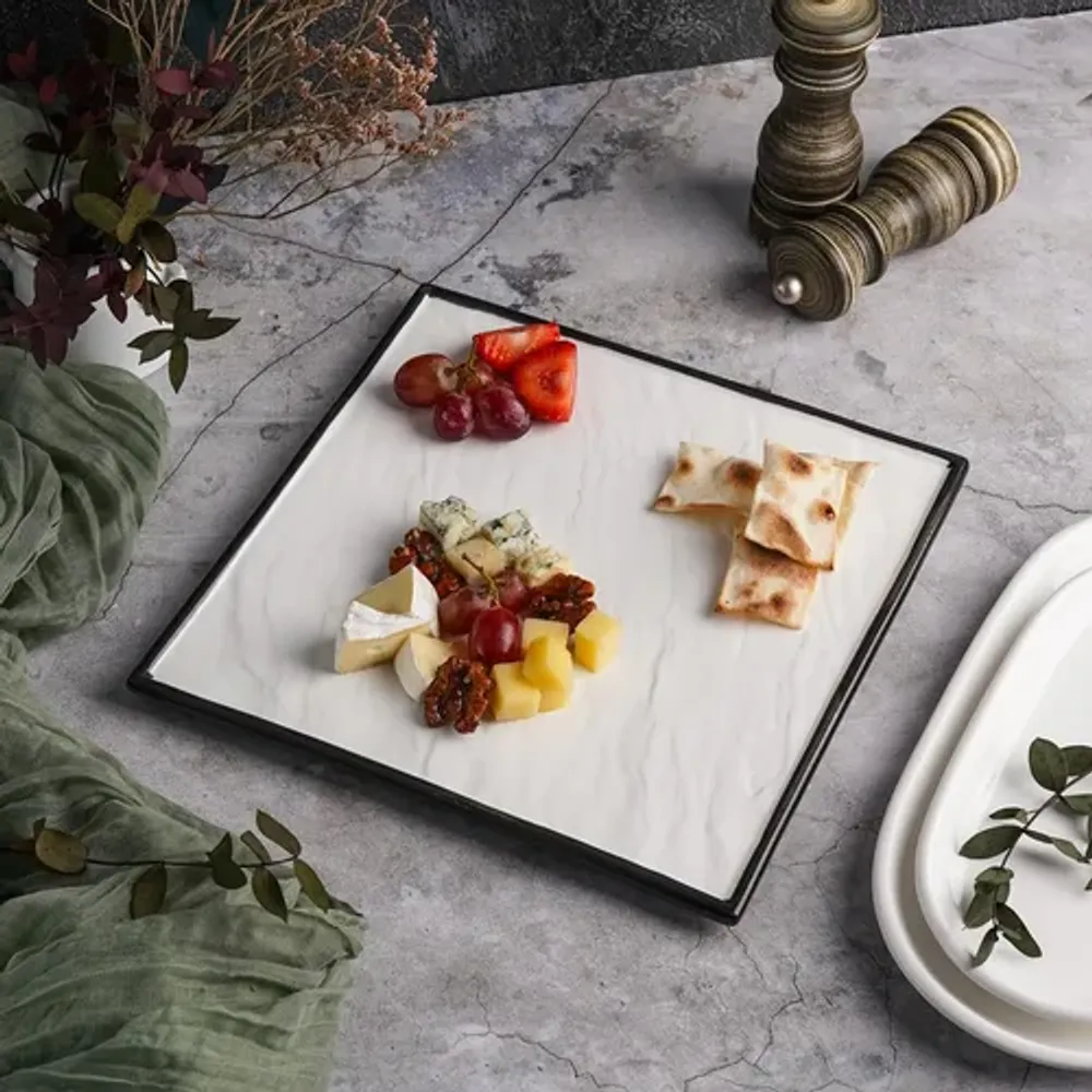 Блюдо квадратное 25*25 см h1,5 см Relief белое с черным бортом фарфор P.L. Proff Cuisine [3]