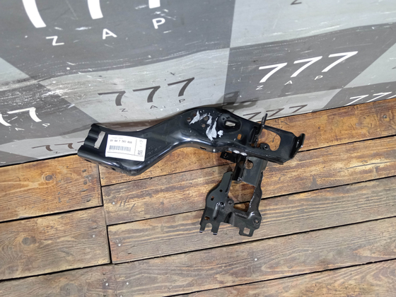 Кронштейн фары правый BMW 5-Series (G30) 16-23 Новый Оригинал 51647383858