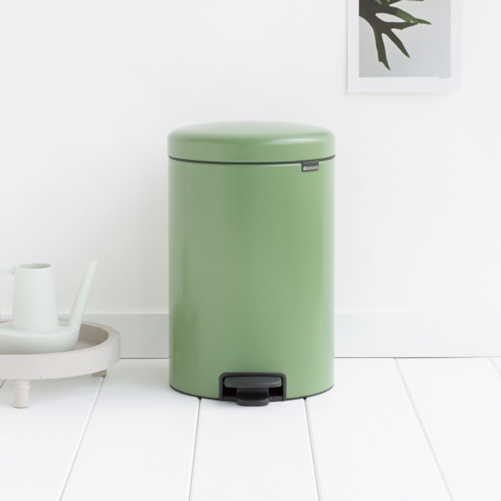 Ведро Brabantia NewIcon 20л зеленый мох в интерьере