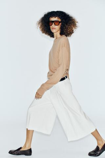 ZARA ДЛИННЫЕ ШОРТЫ С РЕМНЕМ, ЖЕЛТОВАТО-БЕЛЫЙ