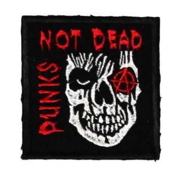 Нашивка Punks Not Dead Череп (003)