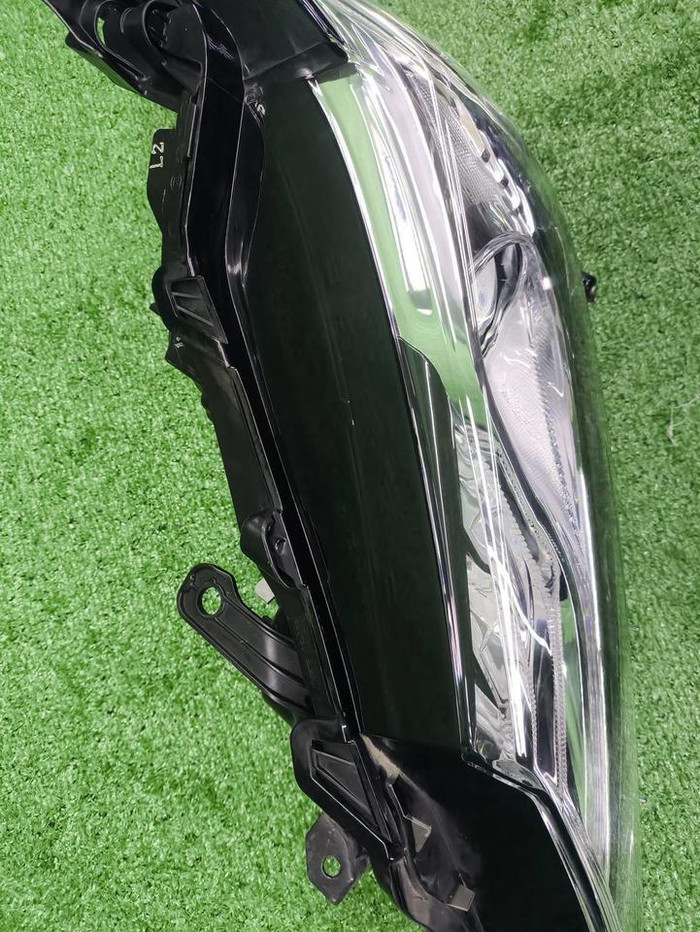 Фара левая Toyota Camry XV70 (2017-2021) LED