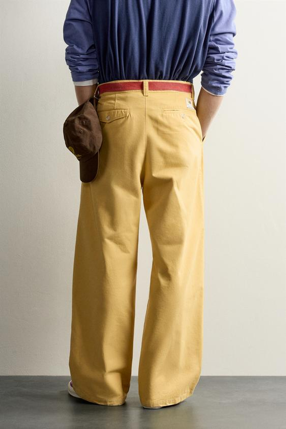 ZARA - FRUIT OF THE LOOM™ БРЮКИ-ЧИНО В СКЛАДКУ, ГОРЧИЧНЫЙ