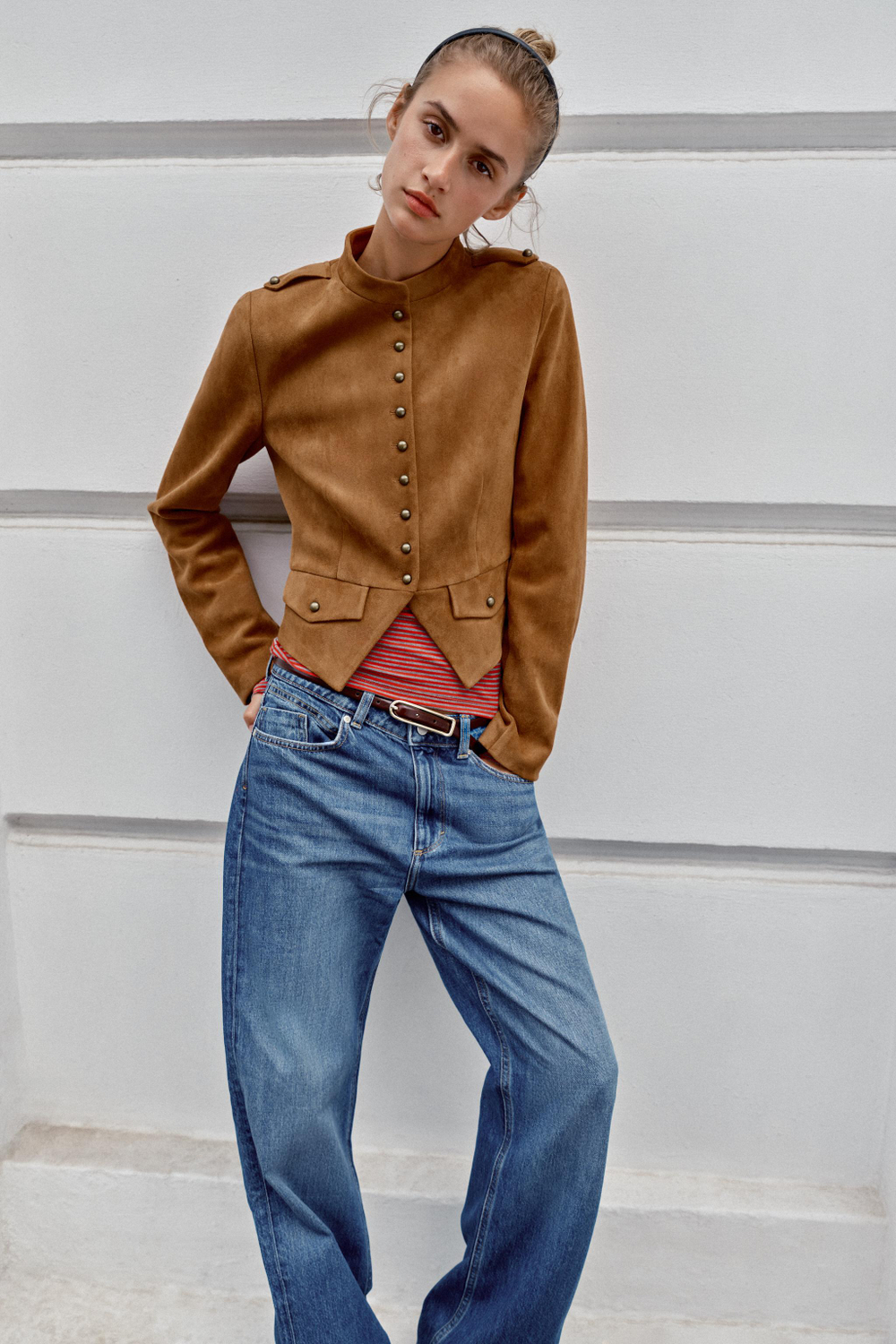 КОРОТКАЯ КУРТКА НА ПУГОВИЦАХ — ZARA