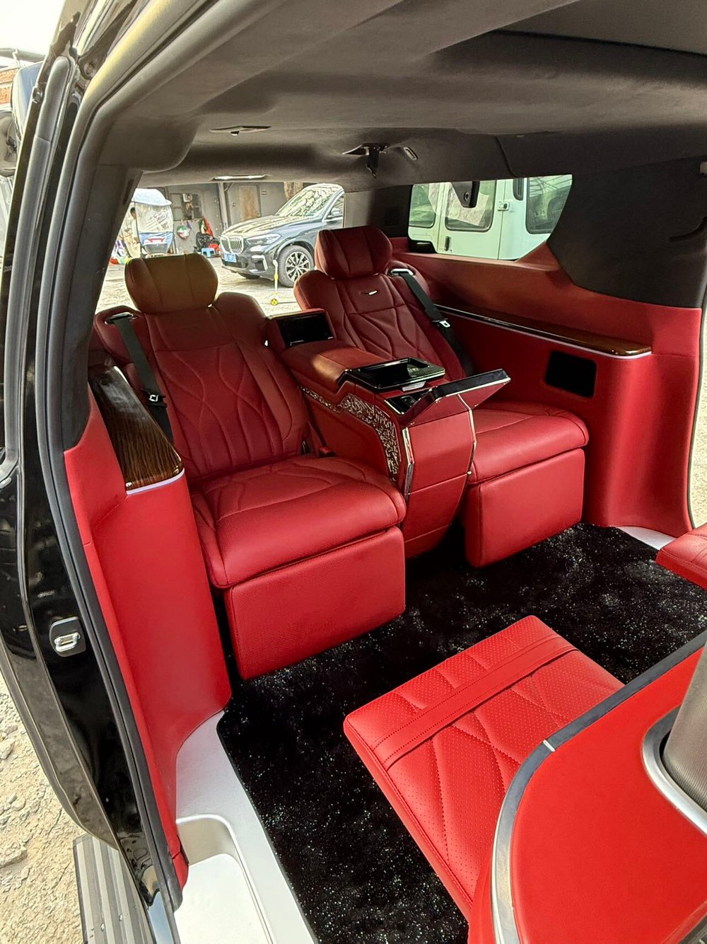 Капитанские сиденья с перегородкой для Cadillac Escalade V Кадилак 2021-2024+ Кресла Сидения VIP