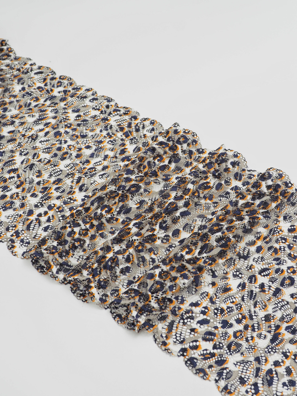 Эластичное кружево леопард белый с оранжевым, серым и темно-синим ширина 22 см