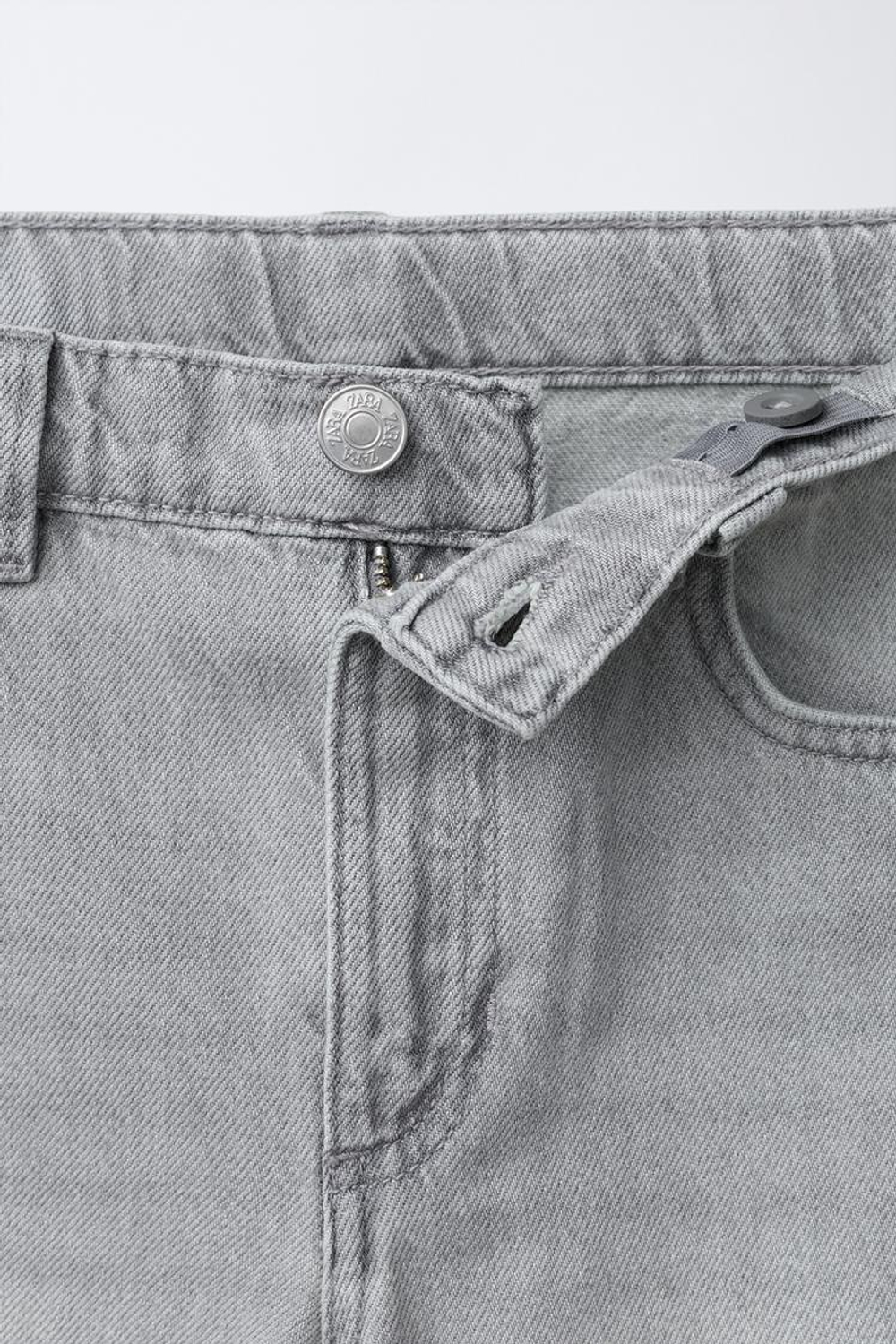 ZARA ДЖИНСЫ WIDE LEG С ВЫШИТЫМ ТЕКСТОМ, СВЕТЛО-СЕРЫЙ