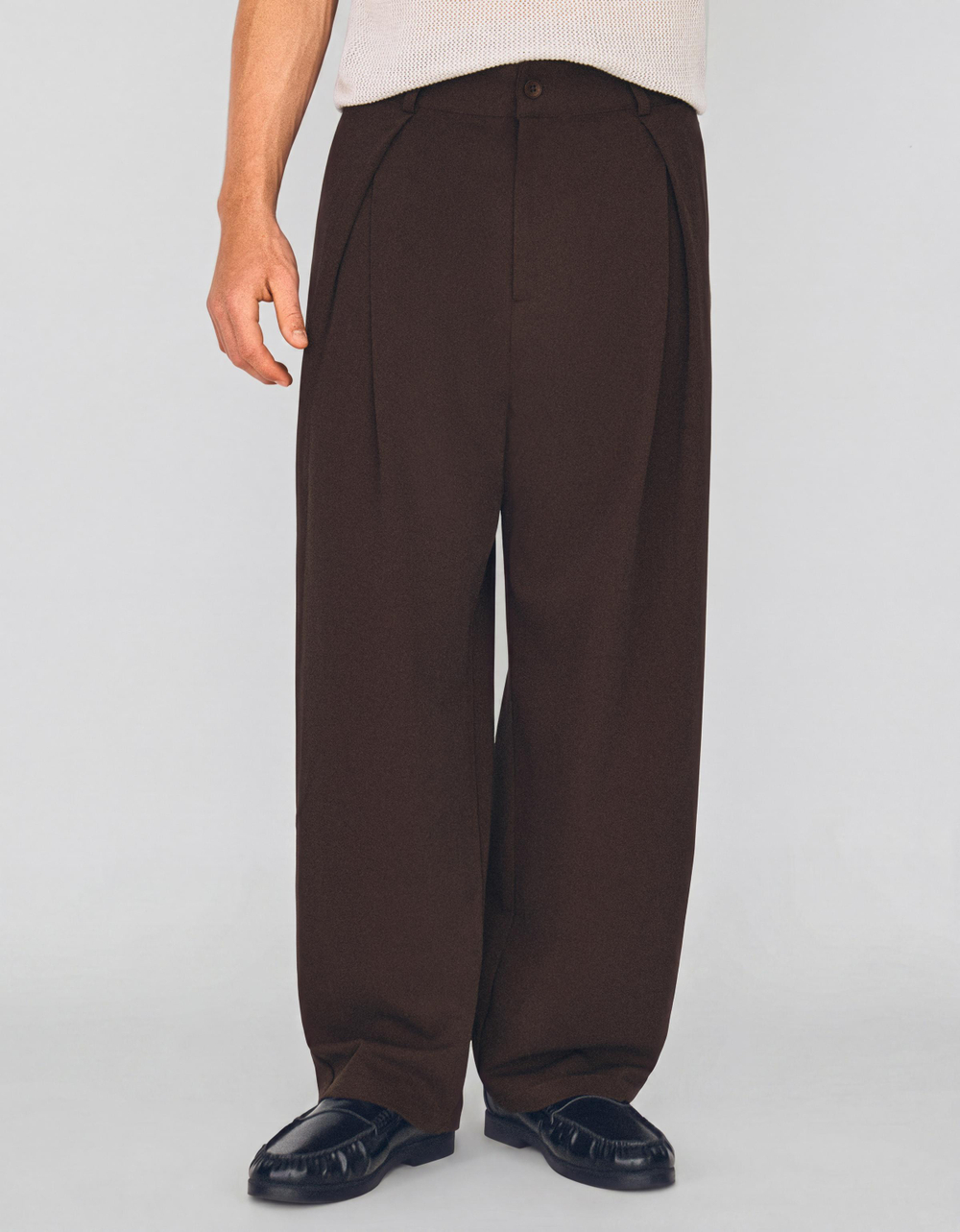 Мужские брюки baggy со складками - BERSHKA