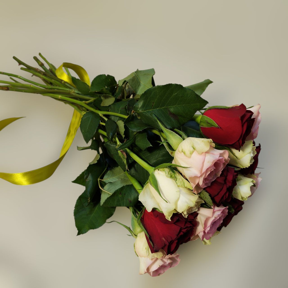 Охапка 15 микс роз 40 см
