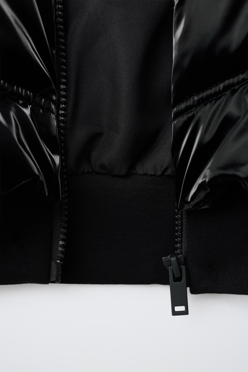 ZARA КОМБИНИРОВАННАЯ СТЕГАНАЯ КУРТКА С КАПЮШОНОМ, ЧЕРНЫЙ