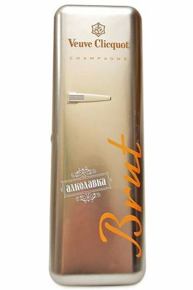 Шампанское Вдова Клико Брют, металлическая коробка-холодильник, 0,75 л