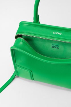 Loewe Маленькая сумка Amazona 180 из мягкой телячьей кожи, зеленый