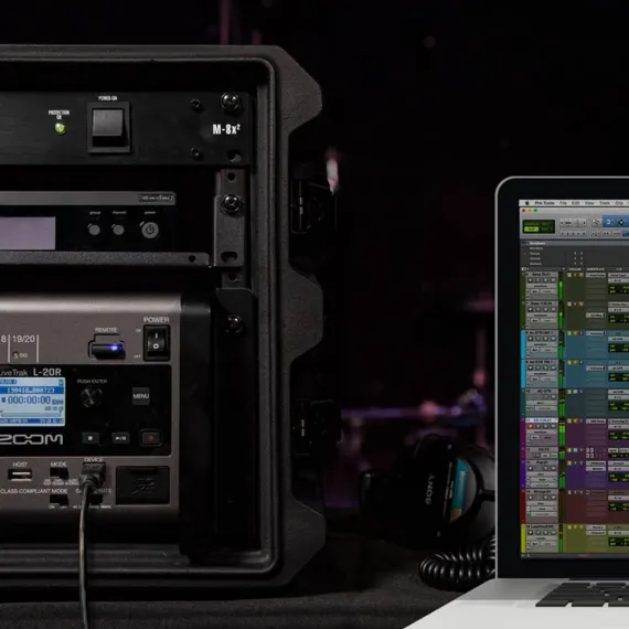 Zoom LiveTrak L-20R