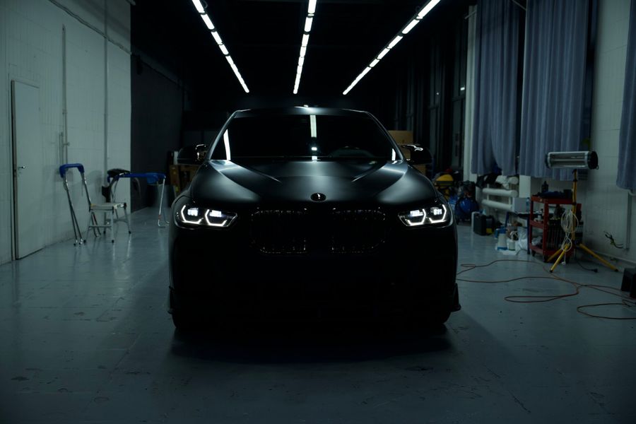 BMW в черный мат сатин Carbins PPF Obsidian Black MSG-A01Obs от студии "WRAPLAMA"