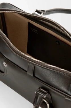 Loewe Укороченная сумка Panta Amazona 31 из блестящей телячьей кожи, темно-коричневый