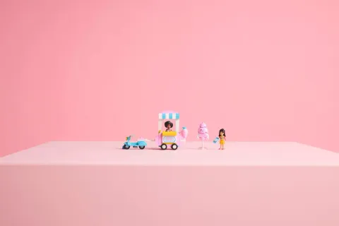 Конструктор LEGO Friends 42643 Подставка для сладкой ваты и скутер