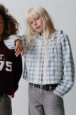 ZARA РУБАШКА В КЛЕТКУ С КРУЖЕВОМ, БЕЛЫЙ/МОРСКОЙ СИНИЙ