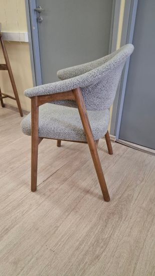 Cтул Comfy 5 с подлокотниками, серая ткань, ножки орех