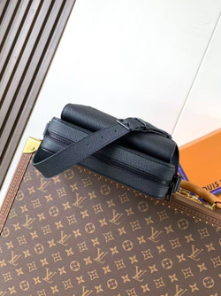 Сумка через плечо Louis Vuitton Boarding