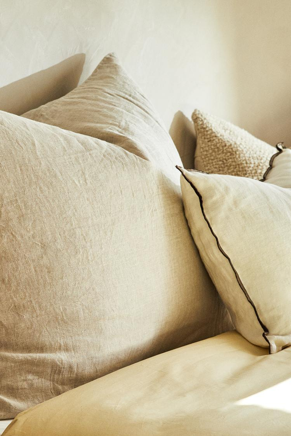 ZARA HOME ОДНОТОННЫЙ ЛЬНЯНОЙ ЧЕХОЛ ДЛЯ ДЕКОРАТИВНОЙ ПОДУШКИ, СВЕТЛО-БЕЖЕВЫЙ