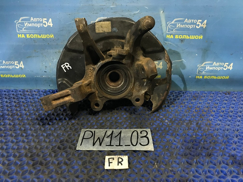 Ступица передняя правая NISSAN AVENIR 1998