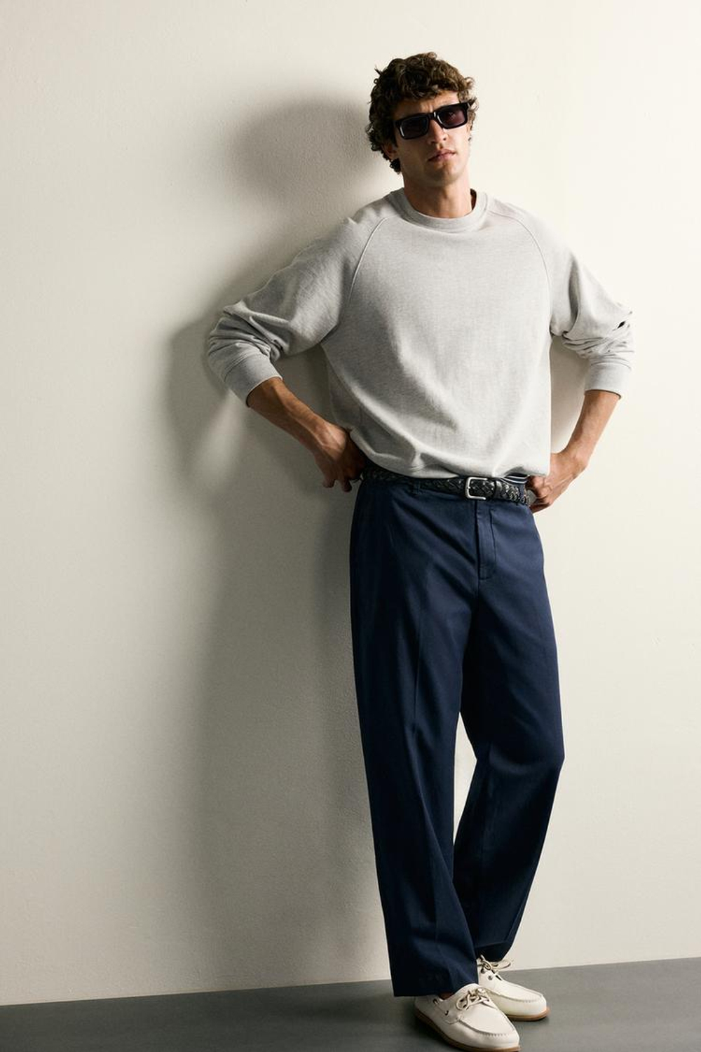 ZARA БРЮКИ RELAXED FIT С ЭФФЕКТОМ ПОТЕРТОСТИ, СИНИЙ