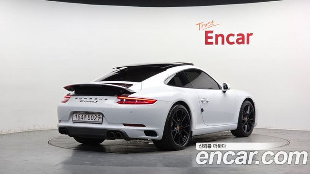 Porsche 911 Carrera — 2019