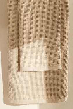 ZARA HOME ВАФЕЛЬНОЕ БАННОЕ ПОЛОТЕНЦЕ, ПЕСОЧНЫЙ