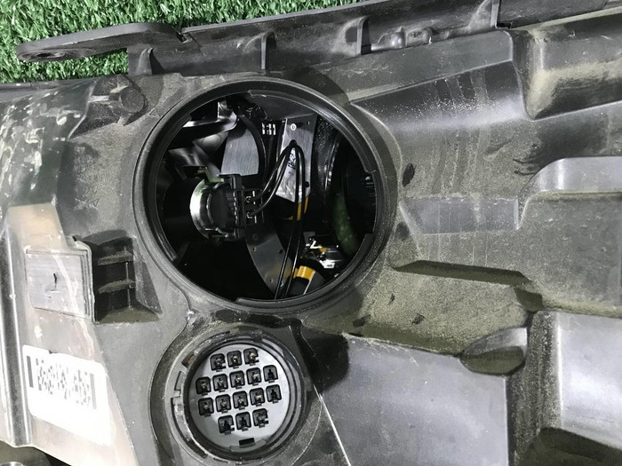 Фара правая Land-Rover Discovery Sport (2014-2019) ксенон