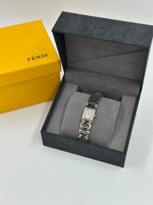 Часы Fendi