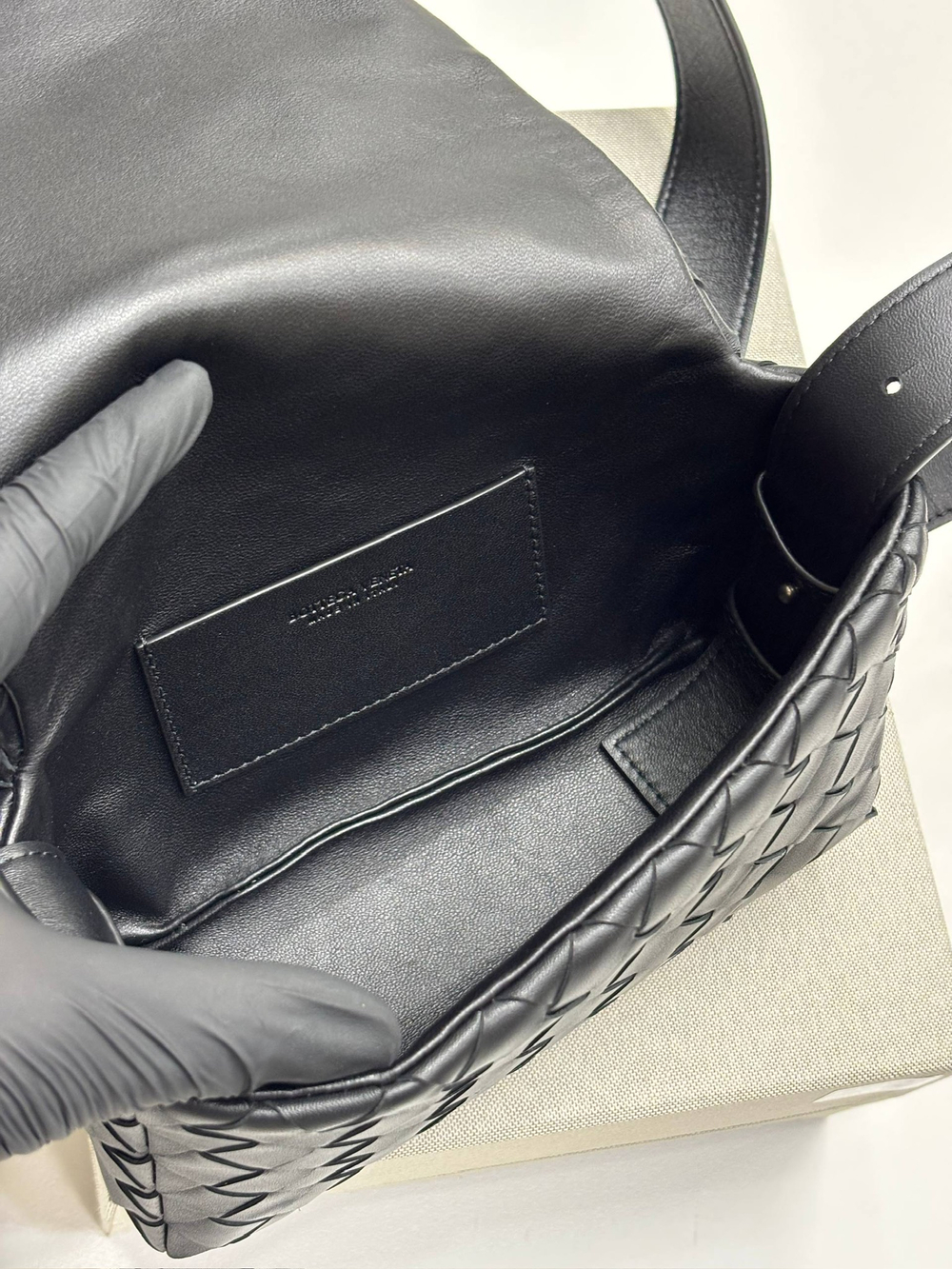 Сумка через плечо Bottega Veneta Intrecciato Mini Bag with Flap