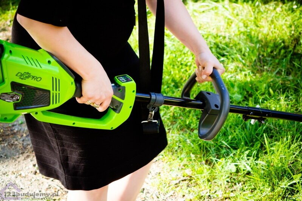 Триммер струнный аккумуляторный GREENWORKS GD40BC,40В,35см,б/щ,с ножом,без АКБ и ЗУ  (1301507)