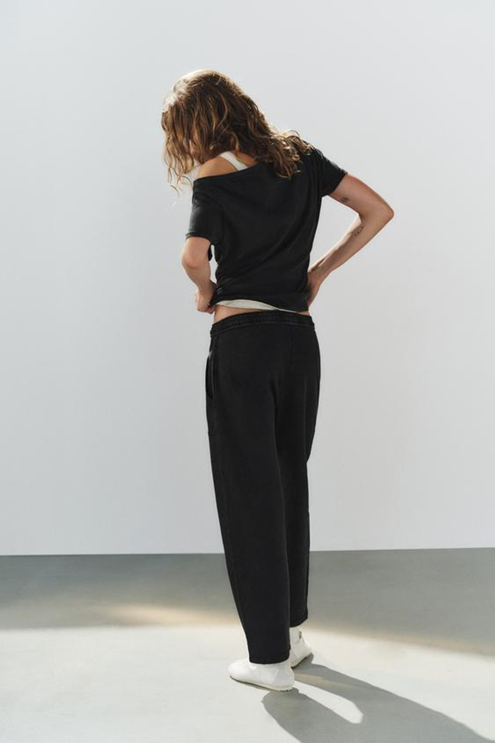 ZARA ХЛОПКОВЫЕ БРЮКИ С КАРМАНАМИ, ЧЕРНЫЙ