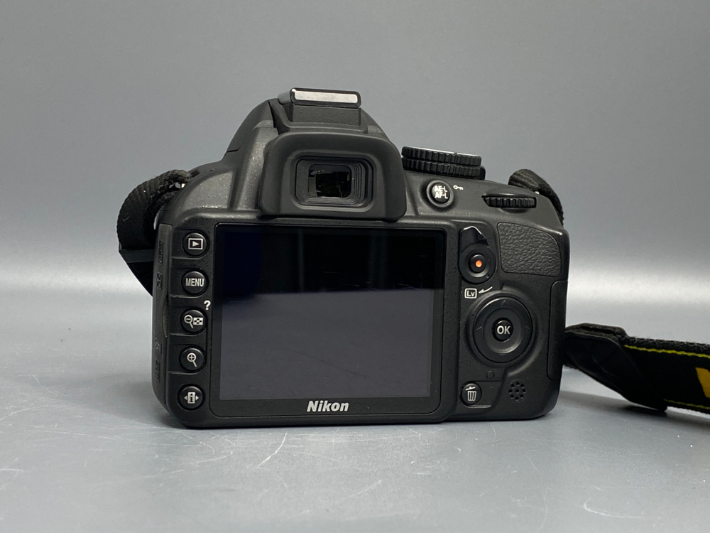 Nikon D3100 kit 18-55 mm 3.700 кадров