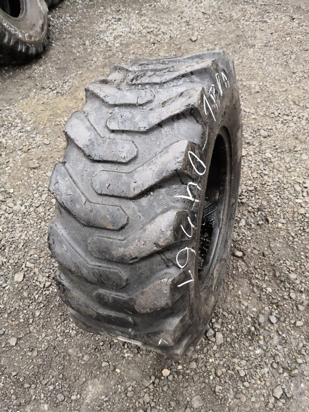 12.5/80-18 JCB SITEMASTER R-4 шина б/у